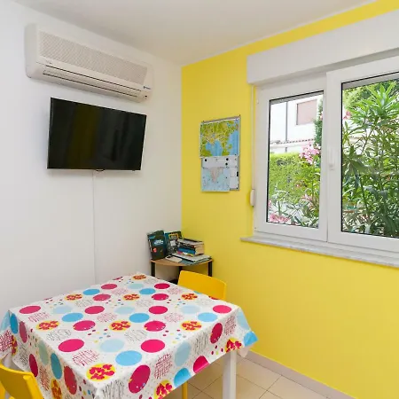 • Lungomare Beach Apartment Pula • Exterior photo