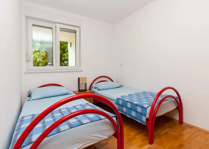 • Lungomare Beach Apartment Pula •