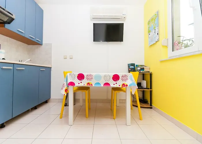 • Lungomare Beach Apartment Pula •